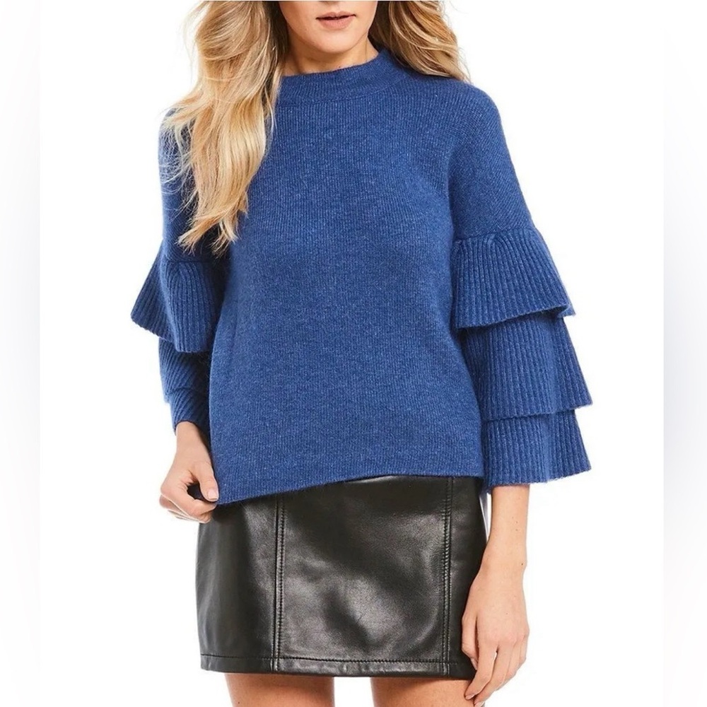 Gianni‎ Bini Bell Sleeve Sweater | Size M | Tiered Ruffle | Cropped Pullover 💙